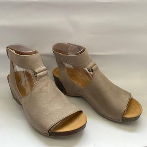 Dansko dress suede heel.
